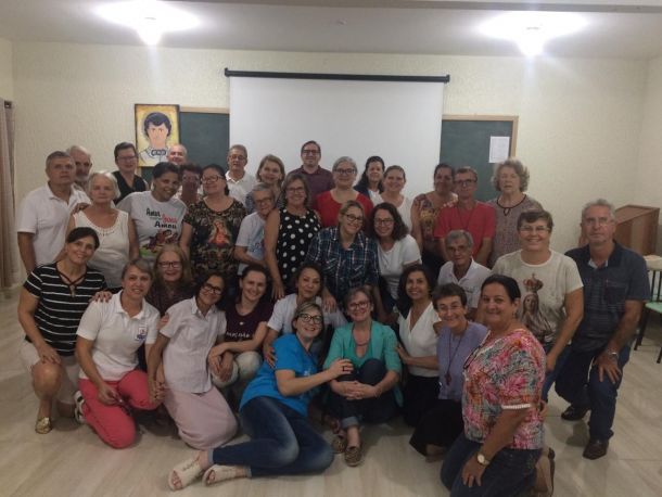 EVANGELIZAR É PRECISO